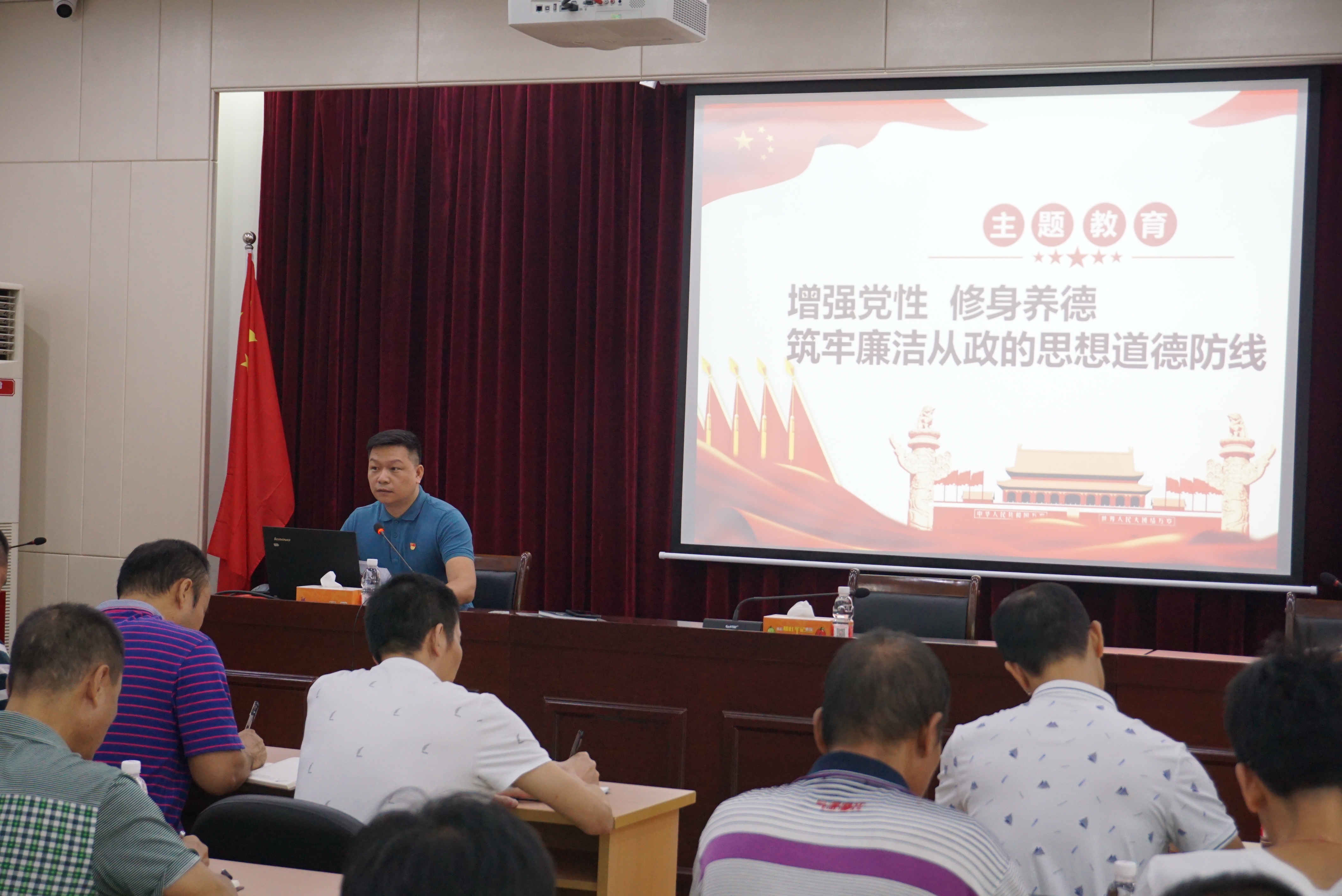 公路信息xh2019070-不忘初心 砥砺前行——新会局到中共双水镇委党校开展现场教学（图为党组成员、副局长汤雄威上廉政党课）.JPG