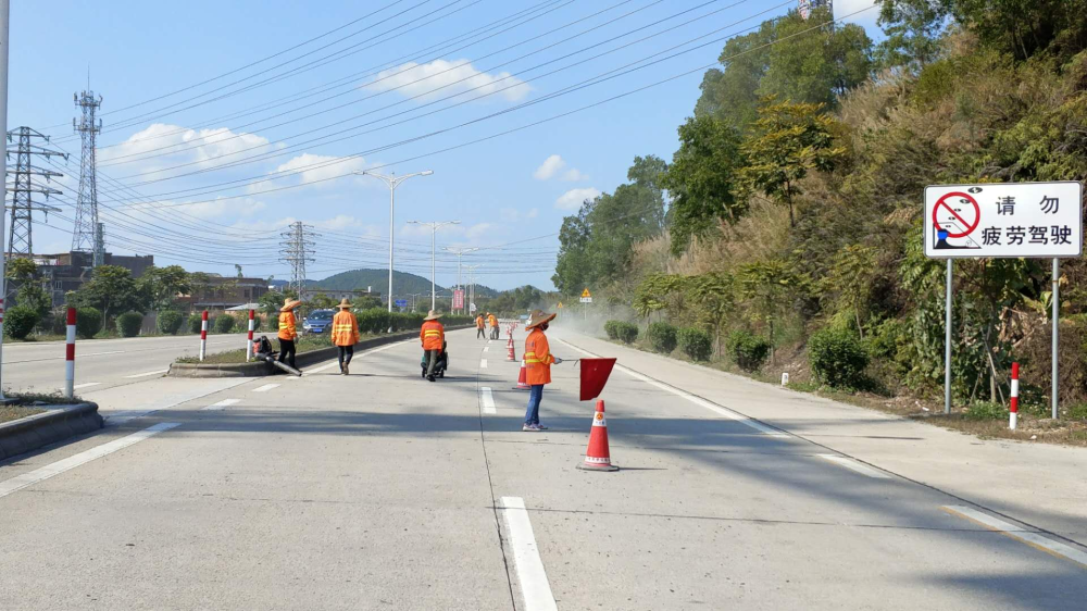 公路信息kp010-防控不减  复工不等——江门市开平公路事务中心推进疫情防控和安全复产“两促进” (2).jpg