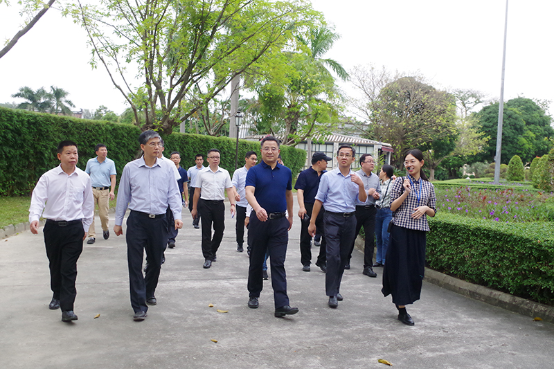 201021国家林业和草原局调研组到我市考察让森林城市建设成果惠及千家万户 (1).jpg