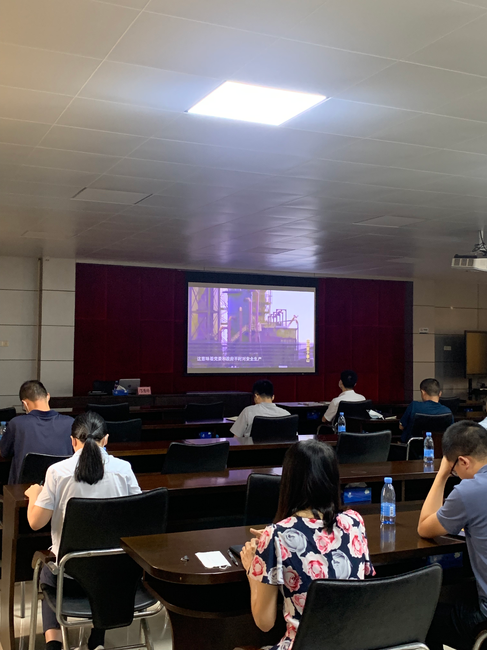 学习观看《生命重于泰山——学习习近平总书记关于安全生产重要论述》电视专题片.jpg