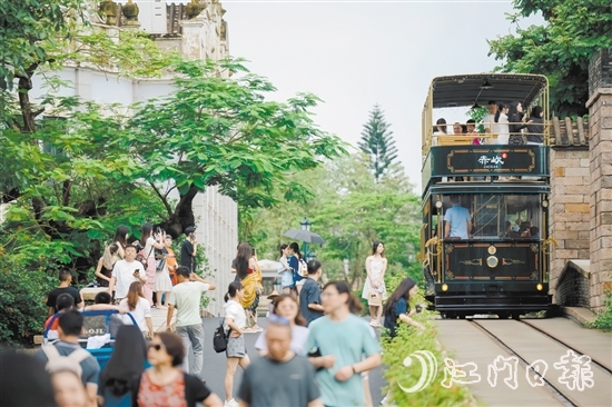 深中通道开通后，前来江门开平游玩的旅游团和游客逐渐增多，“大桥经济”对江门开平文旅发展的利好开始显现。