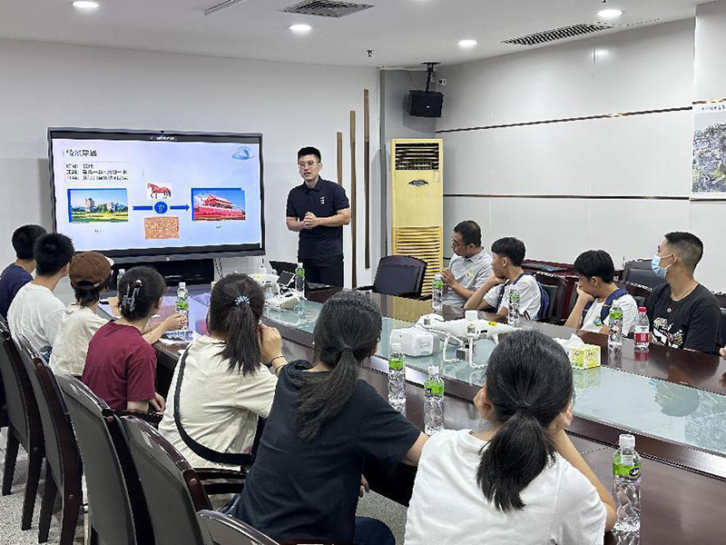 240719指明职业方向 照亮未来之路——我市学子到测绘大队开展职业规划系列邑企体验活动 (4).jpg