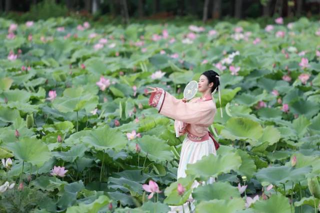 模特：刘惠欣、黄雅雅（彭伟宗 摄）