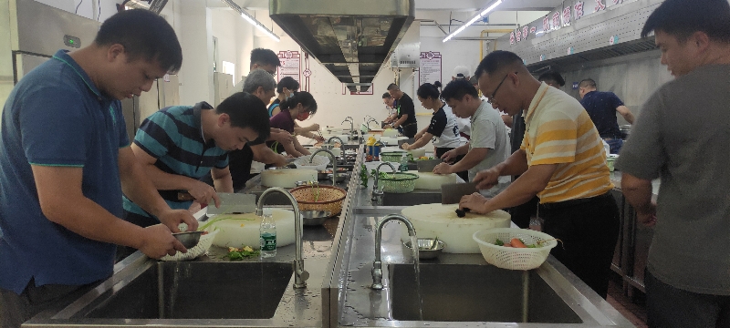 广府风味菜烹饪、新会陈皮风味膳食烹饪实操考评培训现场.jpg